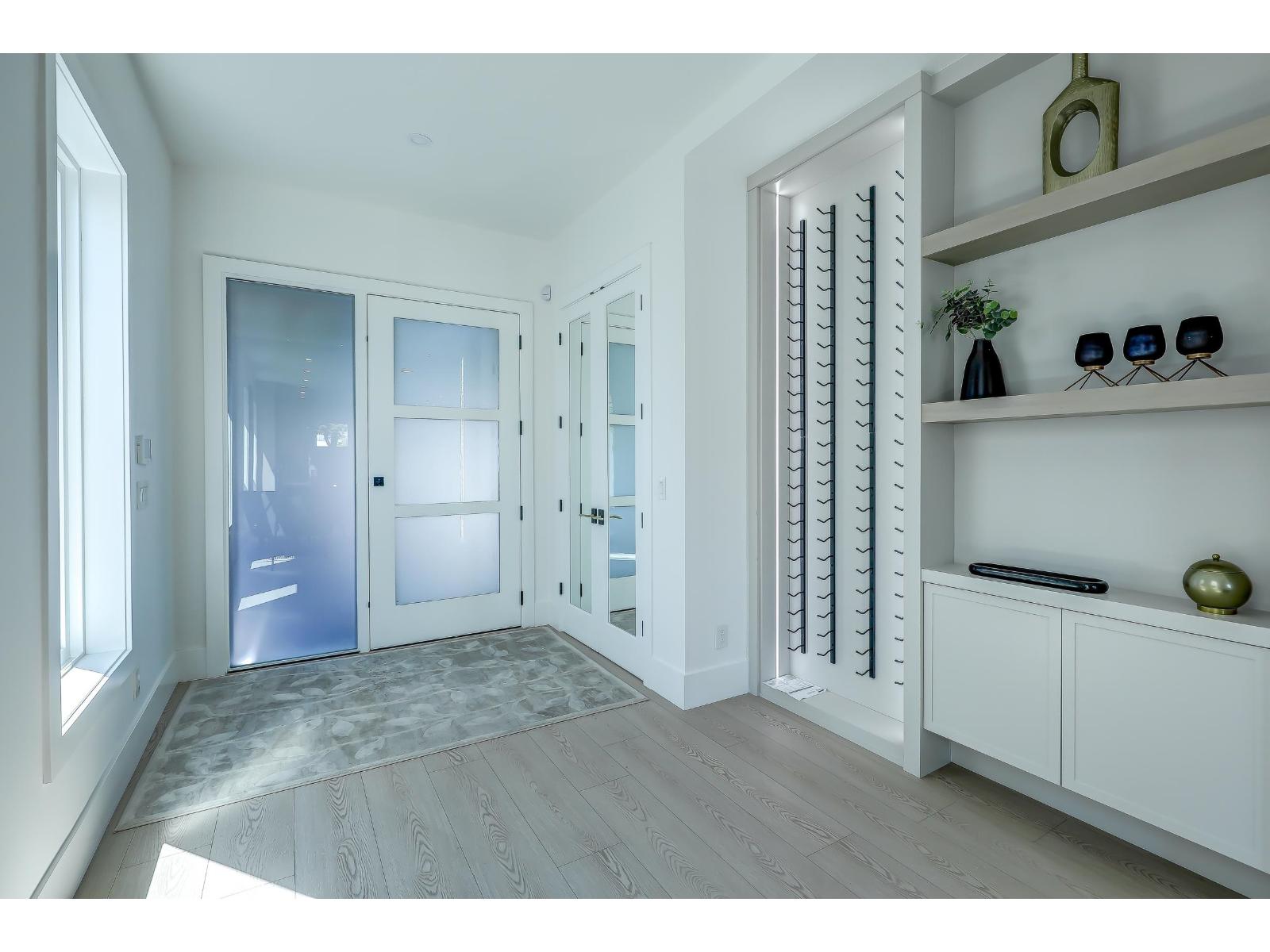 15569 Oxenham Avenue, White Rock, British Columbia  V4B 2J2 - Photo 8 - R3051805