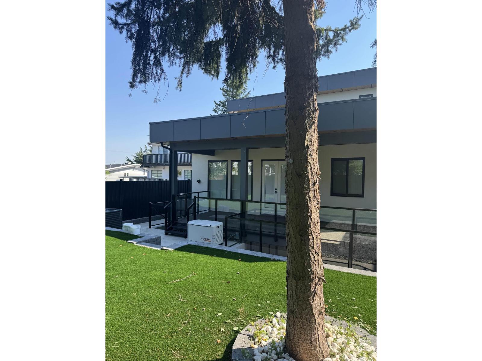 15569 Oxenham Avenue, White Rock, British Columbia  V4B 2J2 - Photo 39 - R3051805