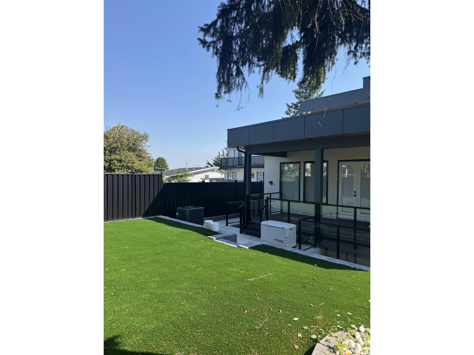 15569 Oxenham Avenue, White Rock, British Columbia  V4B 2J2 - Photo 40 - R3051805