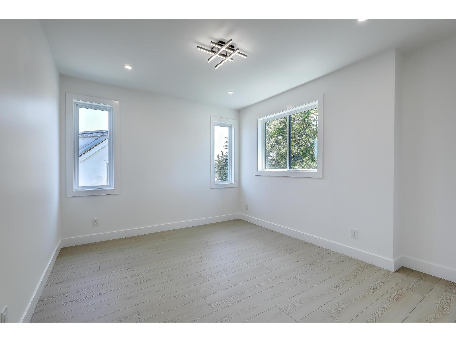 15569 Oxenham Avenue, White Rock, British Columbia  V4B 2J2 - Photo 17 - R3051805