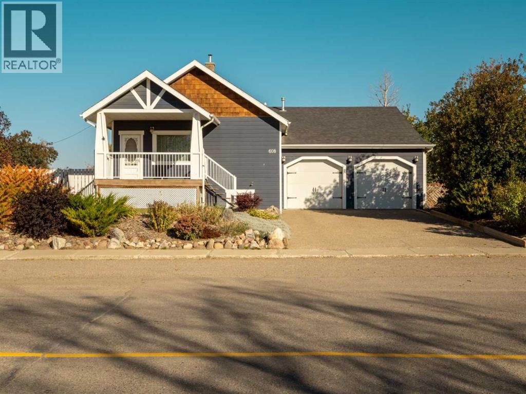 608 Rogers Avenue, Picture Butte, Alberta  T0K 1V0 - Photo 1 - A2264286