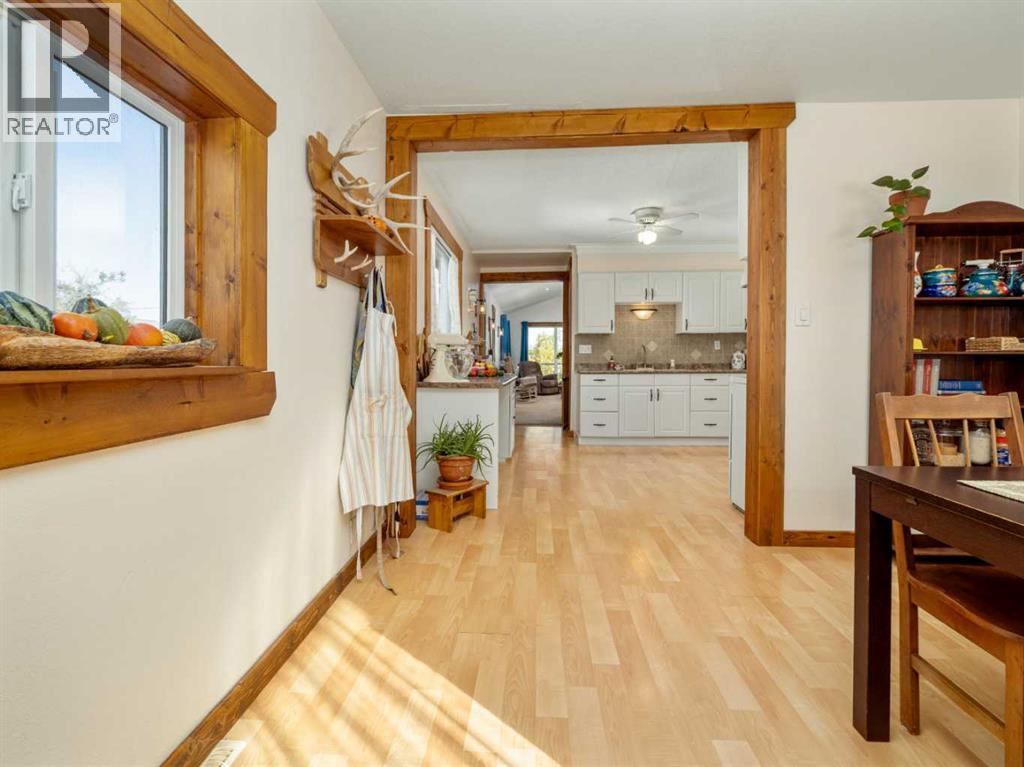 608 Rogers Avenue, Picture Butte, Alberta  T0K 1V0 - Photo 3 - A2264286