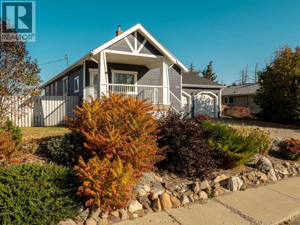 608 Rogers Avenue, Picture Butte, Alberta  T0K 1V0 - Photo 2 - A2264286