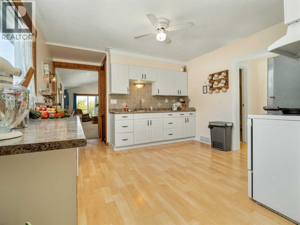 608 Rogers Avenue, Picture Butte, Alberta  T0K 1V0 - Photo 5 - A2264286
