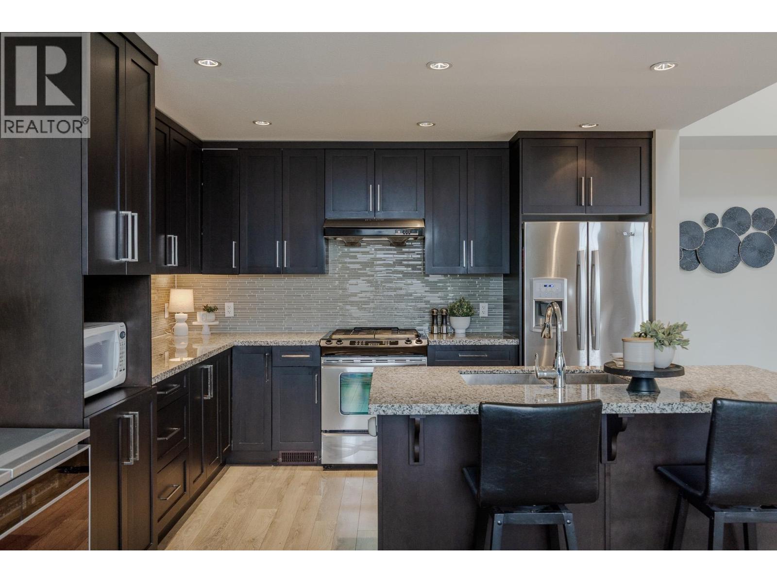 102 3458 Burke Village Promenade, Coquitlam, British Columbia  V3E 0J1 - Photo 6 - R3059495