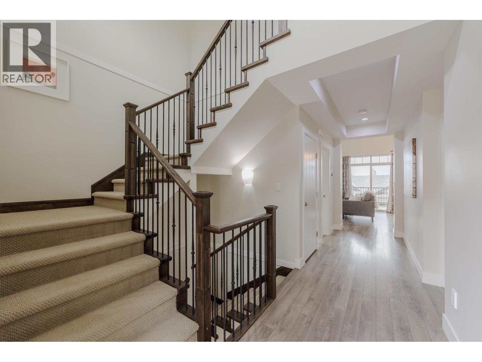 102 3458 Burke Village Promenade, Coquitlam, British Columbia  V3E 0J1 - Photo 3 - R3059495