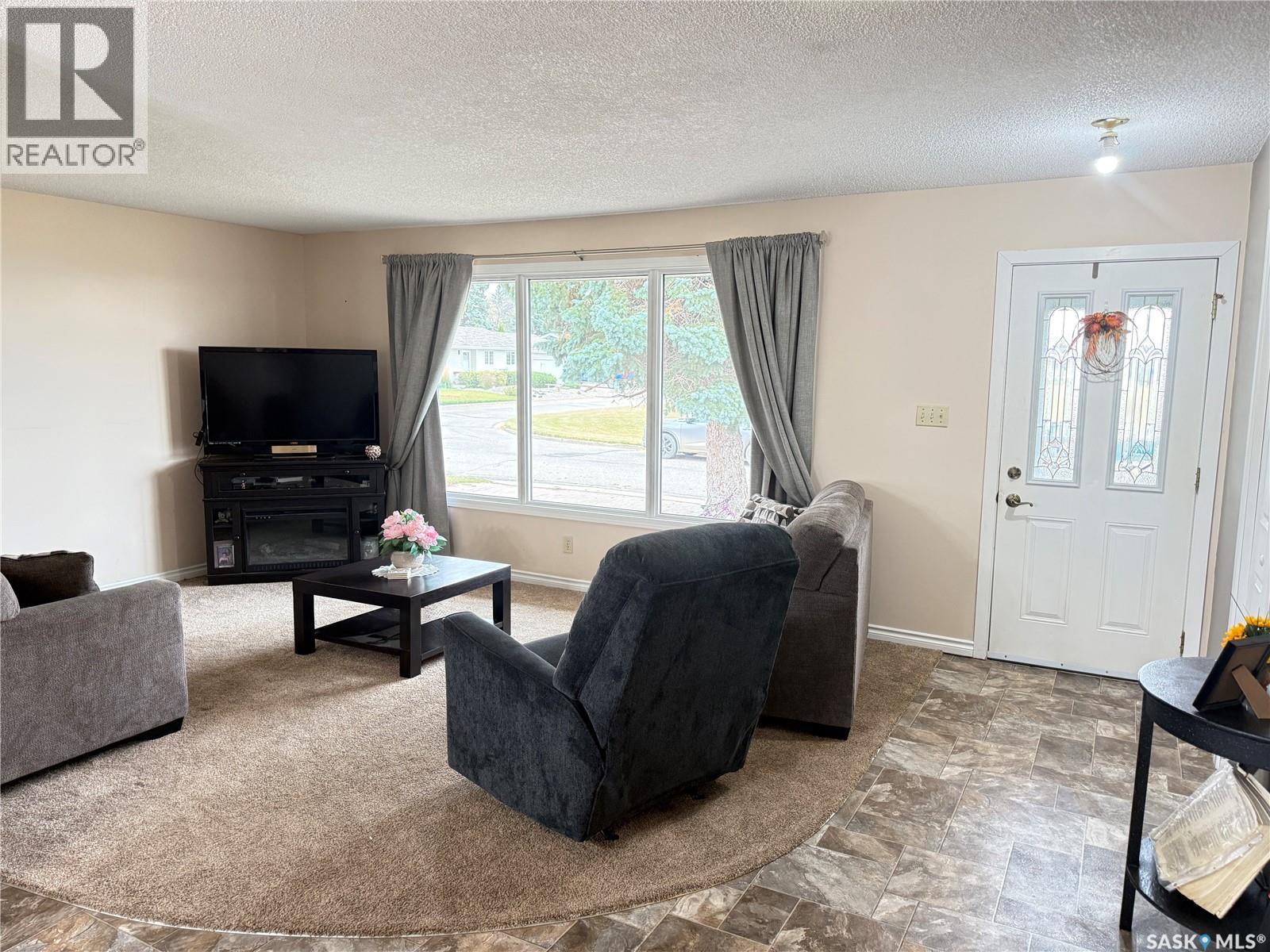 18 Tufts Crescent, Outlook, Saskatchewan  S0L 2N0 - Photo 3 - SK021036
