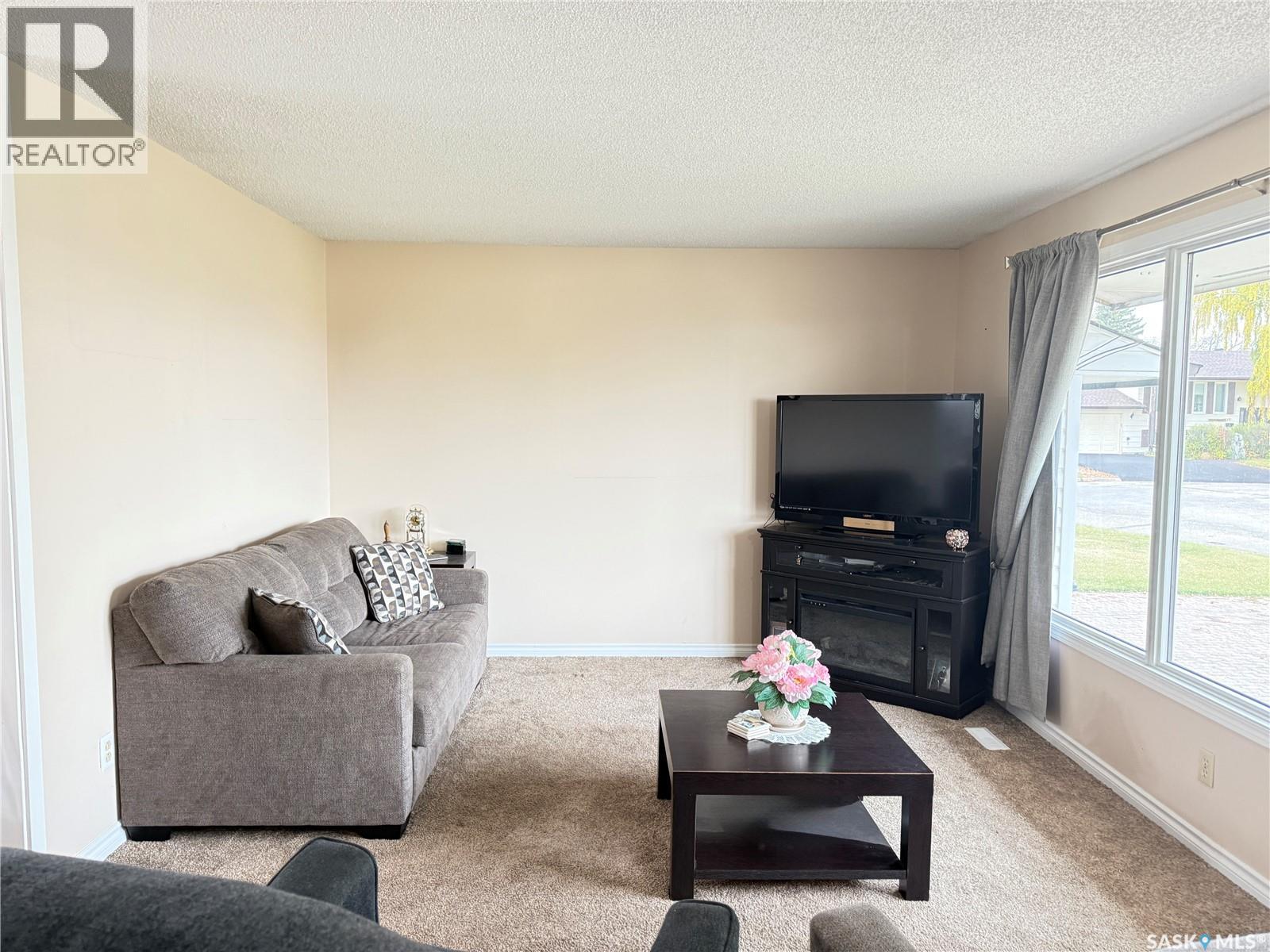 18 Tufts Crescent, Outlook, Saskatchewan  S0L 2N0 - Photo 4 - SK021036