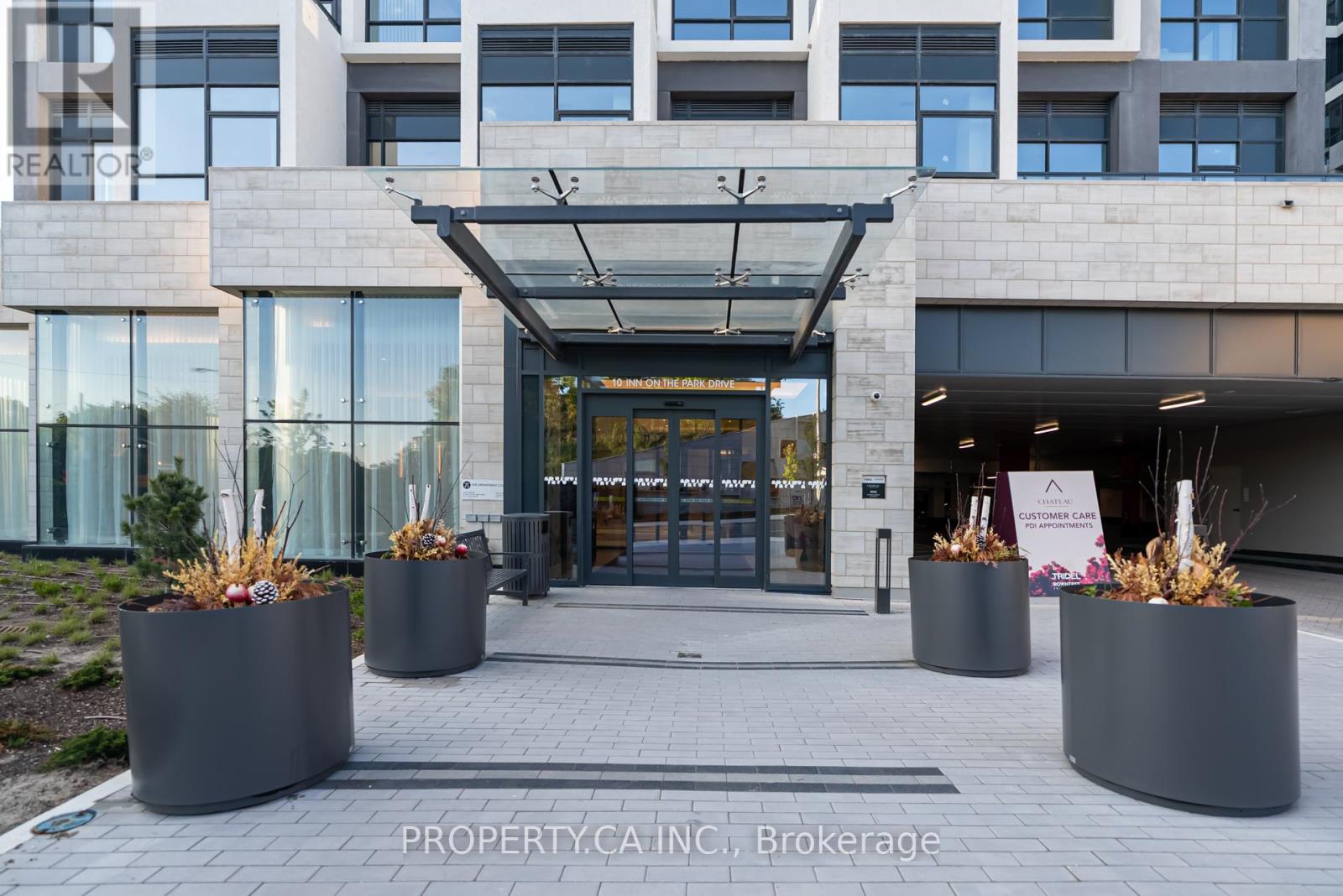 Gph04 - 10 Inn On The Park Drive, Toronto, Ontario  M3C 0P9 - Photo 2 - C12469557
