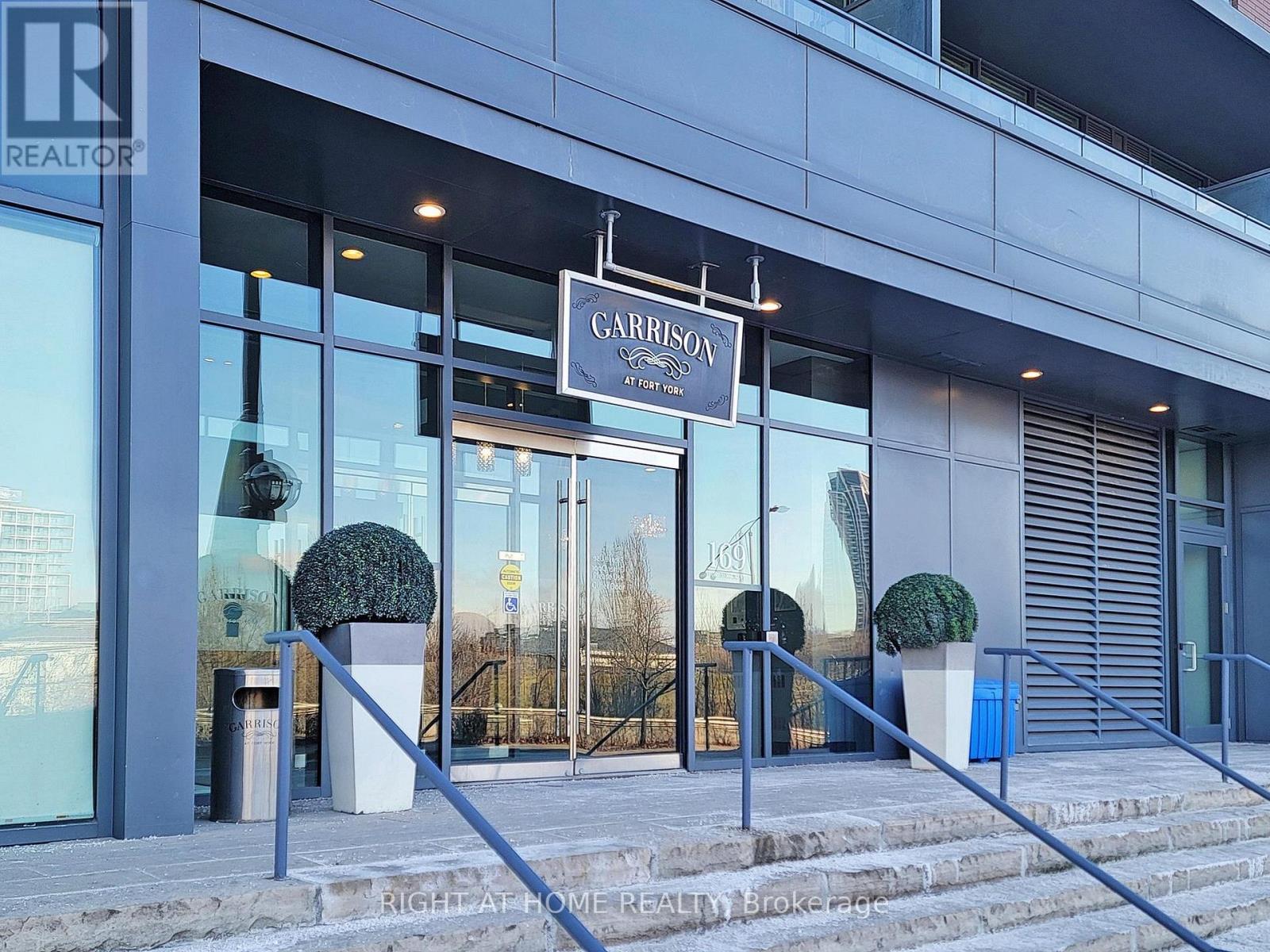 920 - 169 Fort York Boulevard, Toronto, Ontario  M5V 0C8 - Photo 2 - C12469563