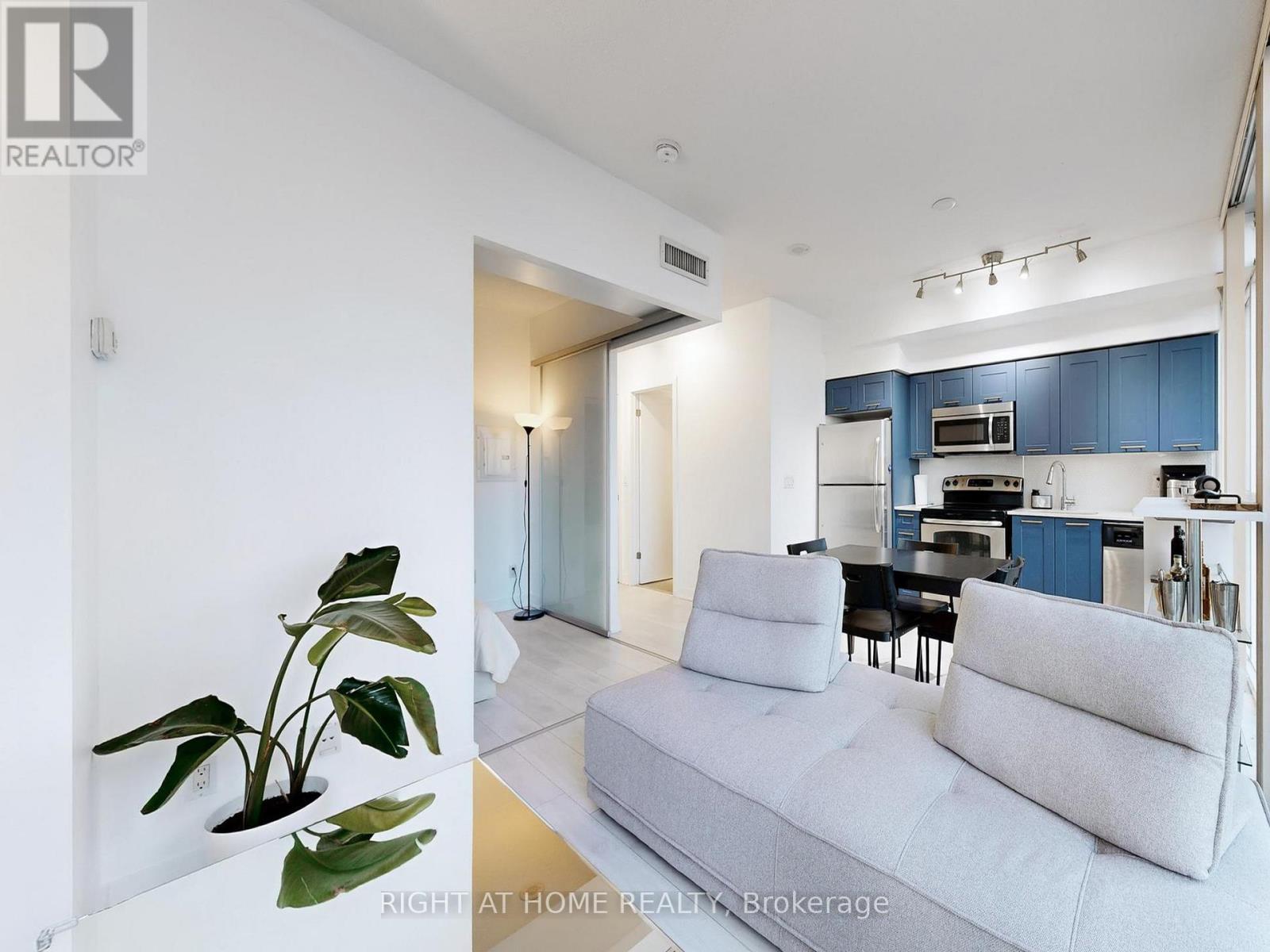 920 - 169 Fort York Boulevard, Toronto, Ontario  M5V 0C8 - Photo 9 - C12469563
