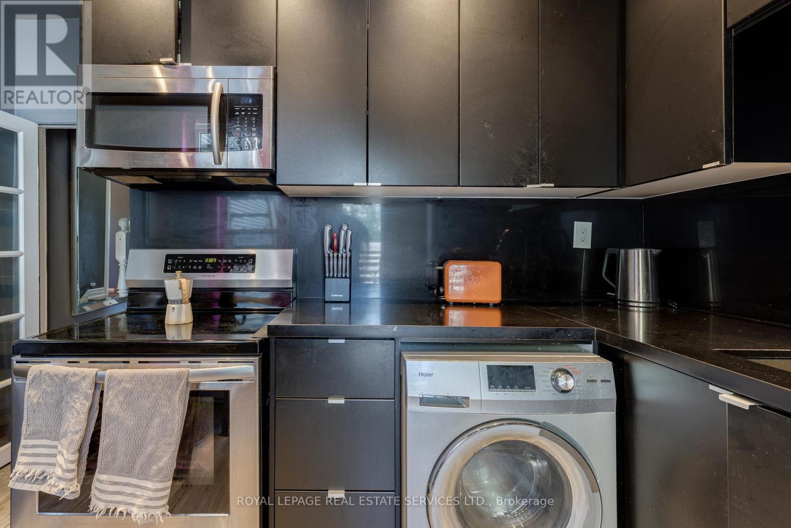10 Follis Avenue, Toronto, Ontario  M6G 1S3 - Photo 24 - C12469582
