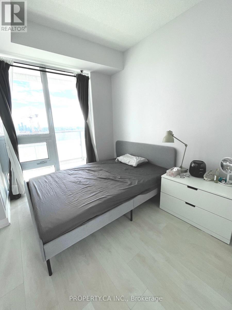 4207 - 2221 Yonge Street, Toronto, Ontario  M4S 2B4 - Photo 3 - C12469589