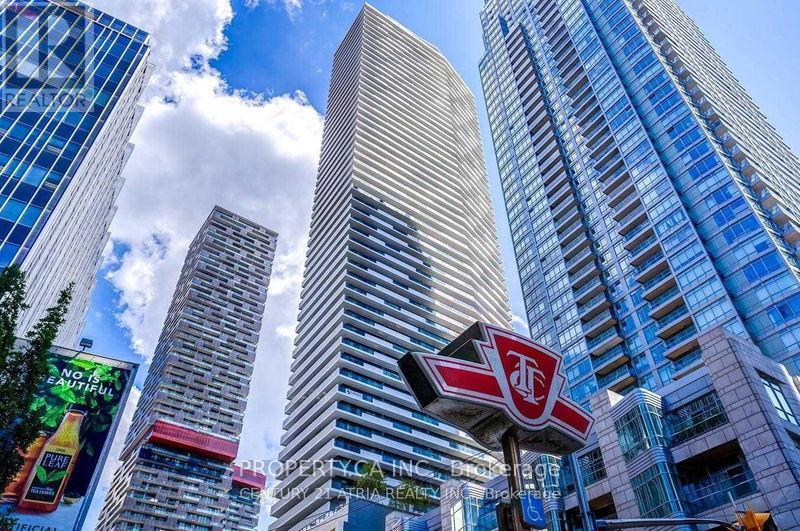 4207 - 2221 Yonge Street, Toronto, Ontario  M4S 2B4 - Photo 8 - C12469589
