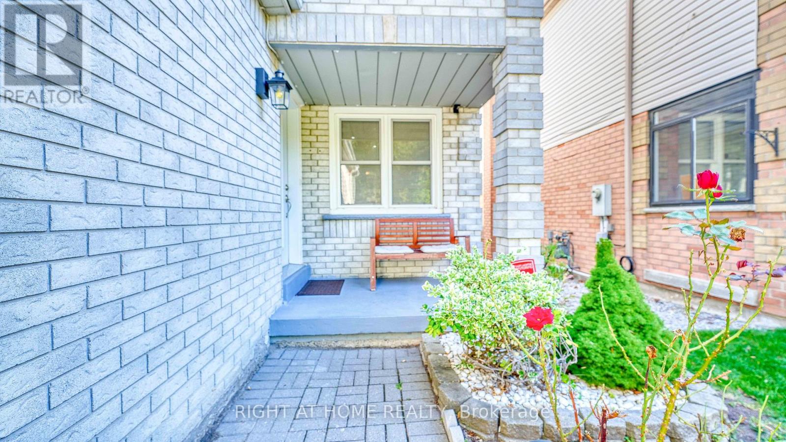 58 Teddington Crescent, Whitby, Ontario  L1R 1S5 - Photo 2 - E12469588