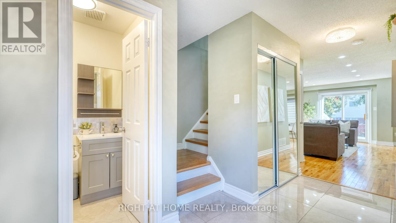 58 Teddington Crescent, Whitby, Ontario  L1R 1S5 - Photo 4 - E12469588