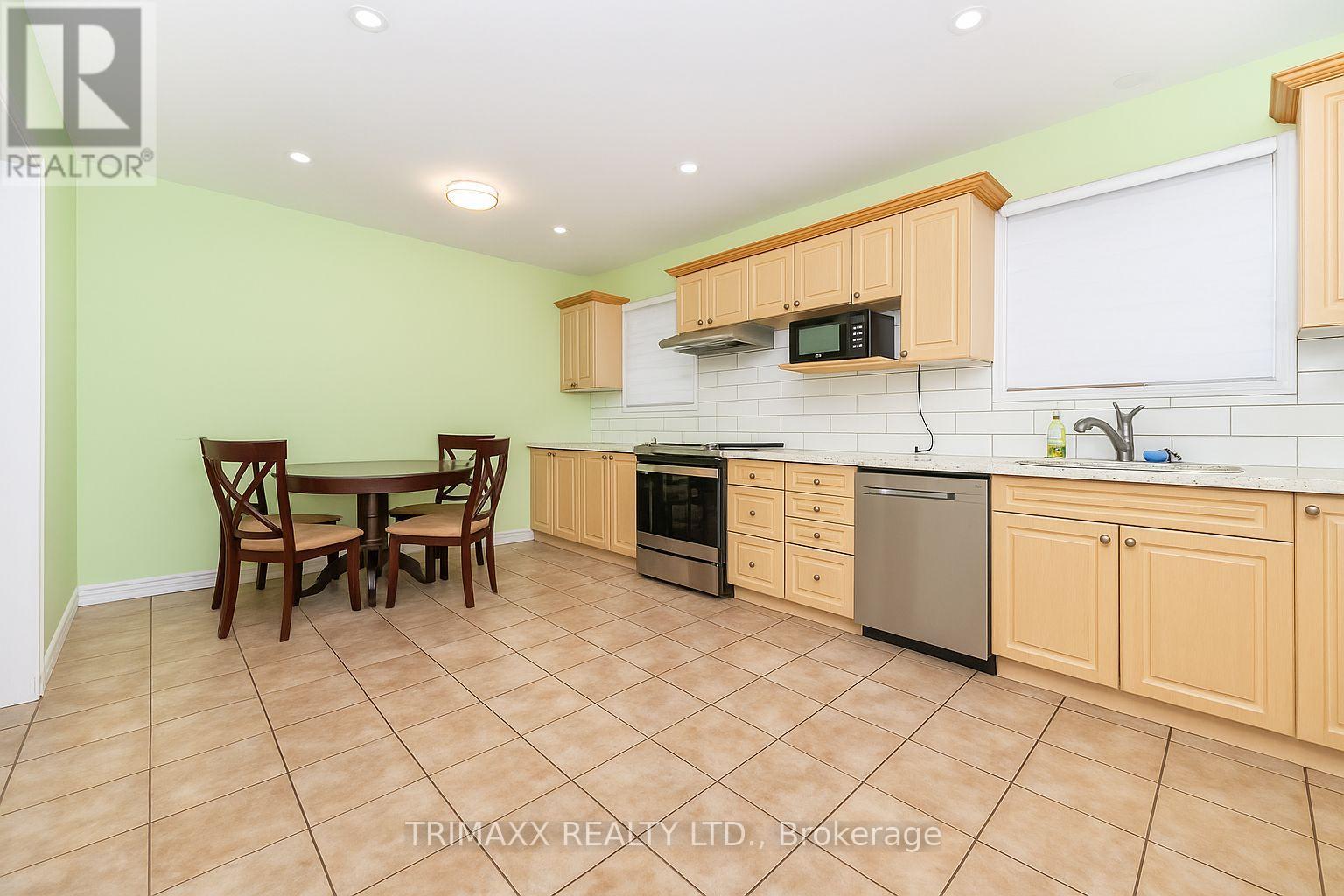 60 Parkdale Drive, Thorold, Ontario  L2V 2N6 - Photo 9 - X12468946