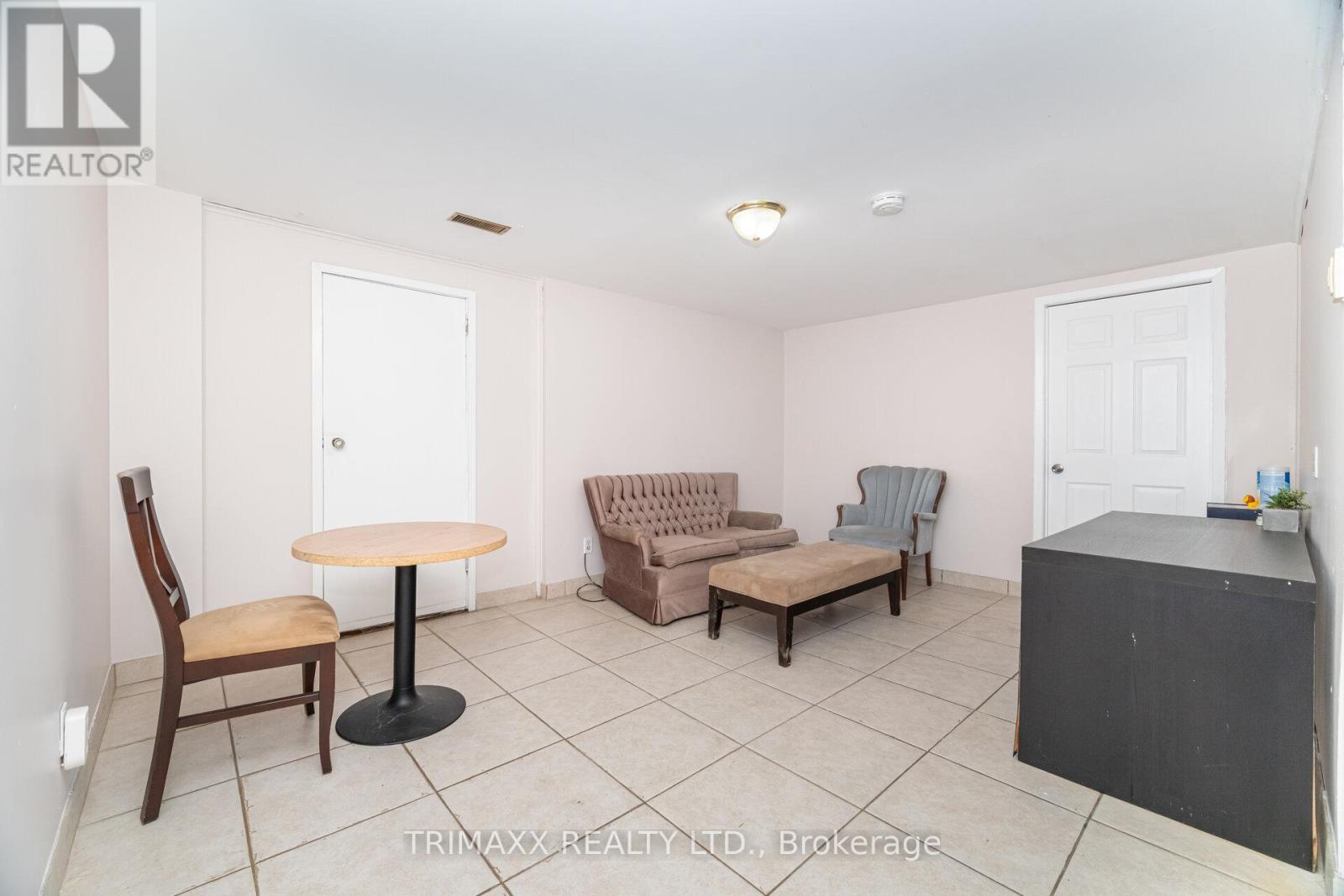 60 Parkdale Drive, Thorold, Ontario  L2V 2N6 - Photo 22 - X12468946