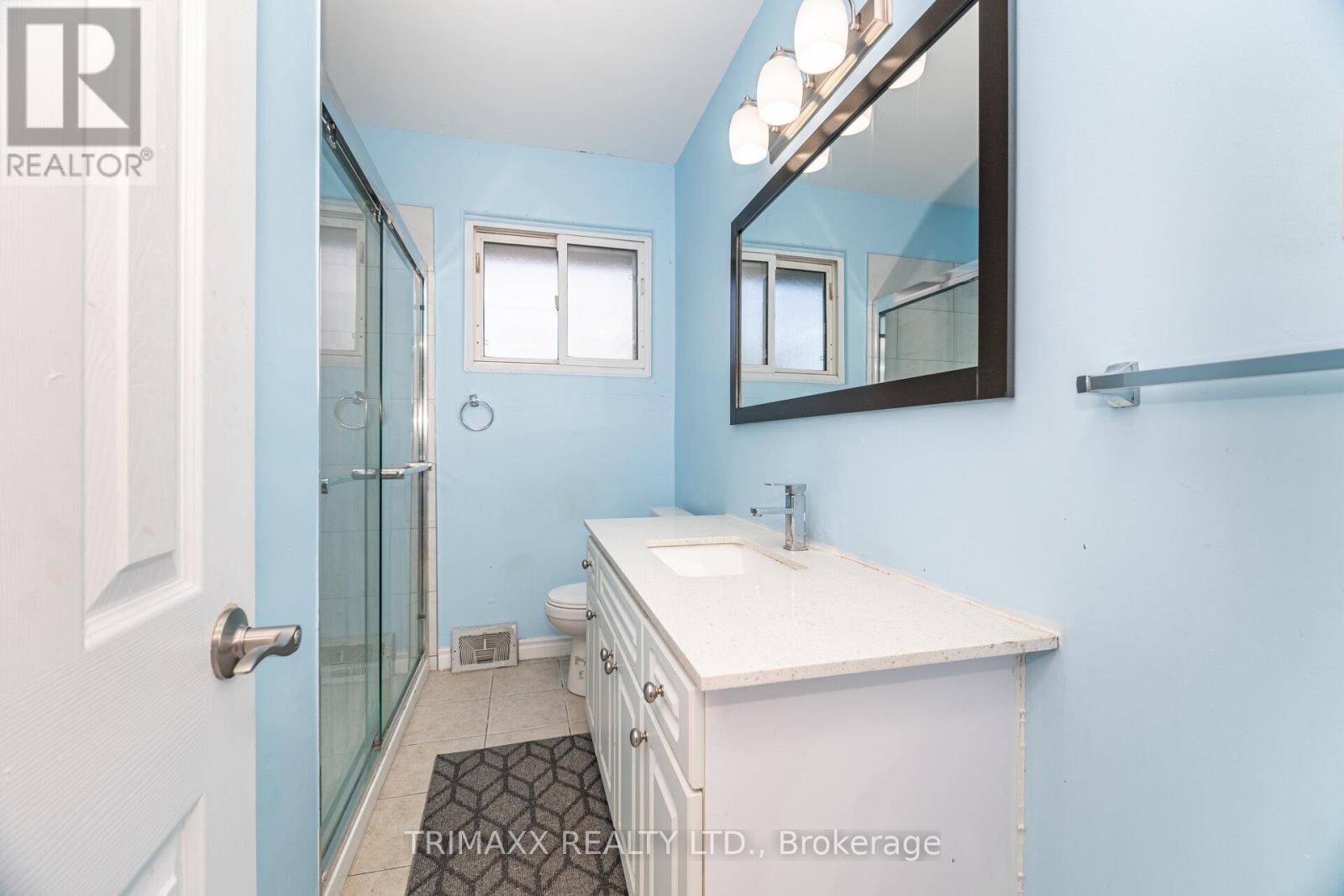60 Parkdale Drive, Thorold, Ontario  L2V 2N6 - Photo 16 - X12468946