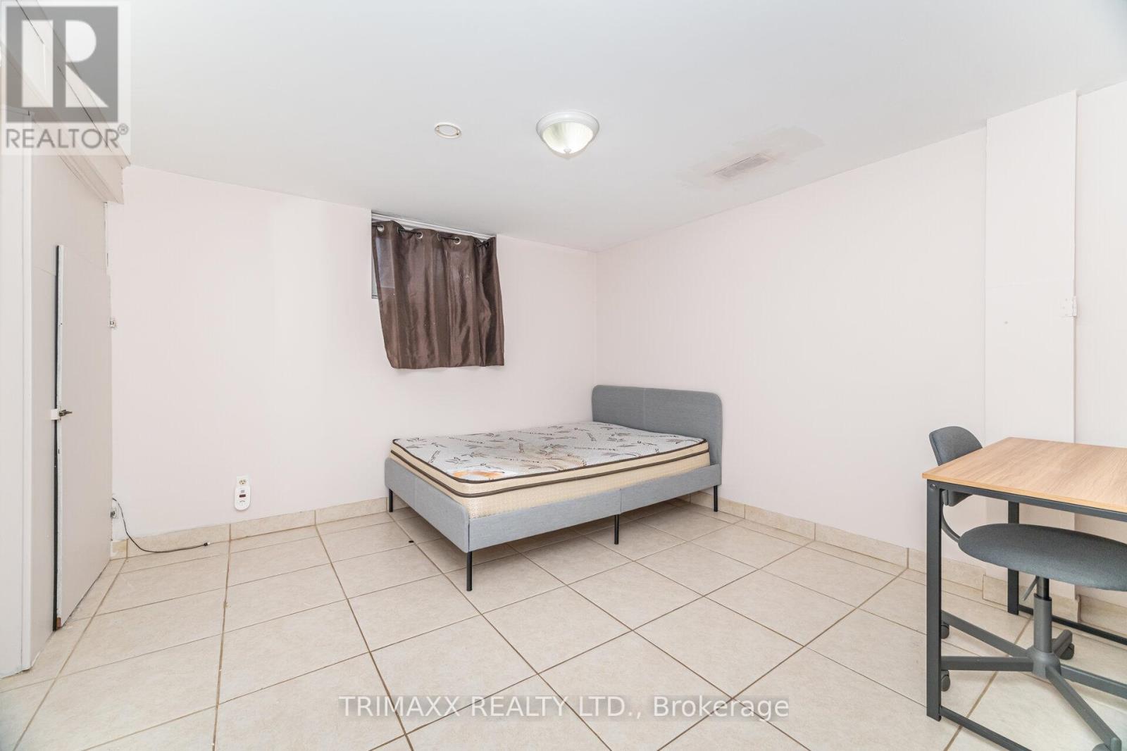60 Parkdale Drive, Thorold, Ontario  L2V 2N6 - Photo 24 - X12468946