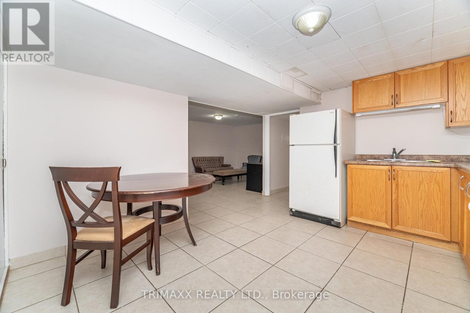 60 Parkdale Drive, Thorold, Ontario  L2V 2N6 - Photo 20 - X12468946