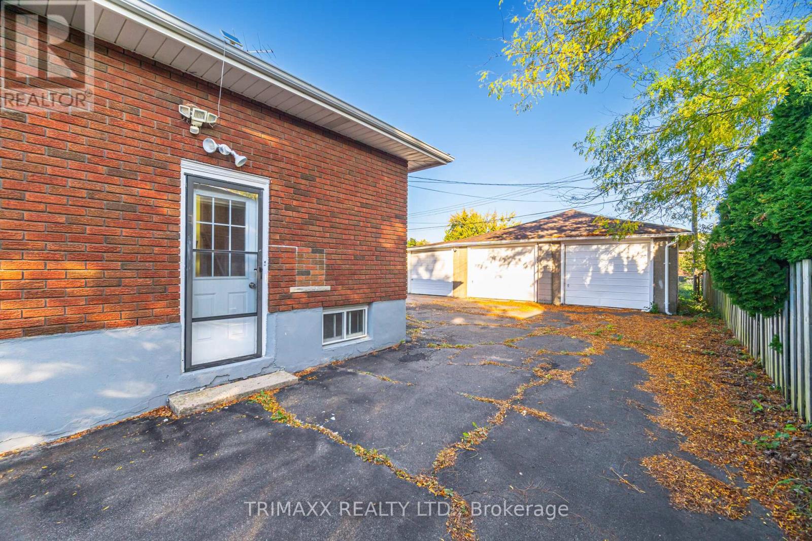 60 Parkdale Drive, Thorold, Ontario  L2V 2N6 - Photo 26 - X12468946