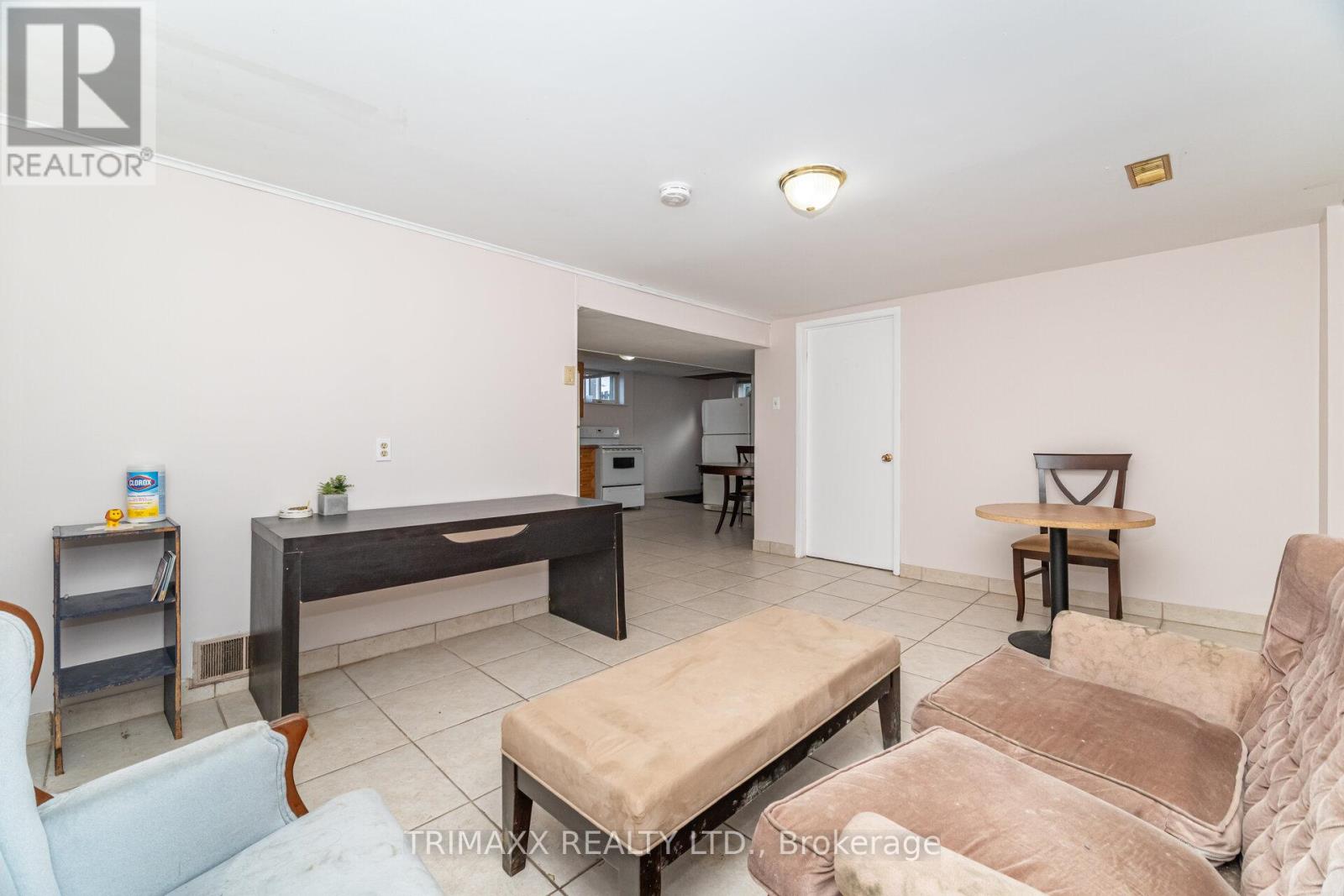 60 Parkdale Drive, Thorold, Ontario  L2V 2N6 - Photo 21 - X12468946