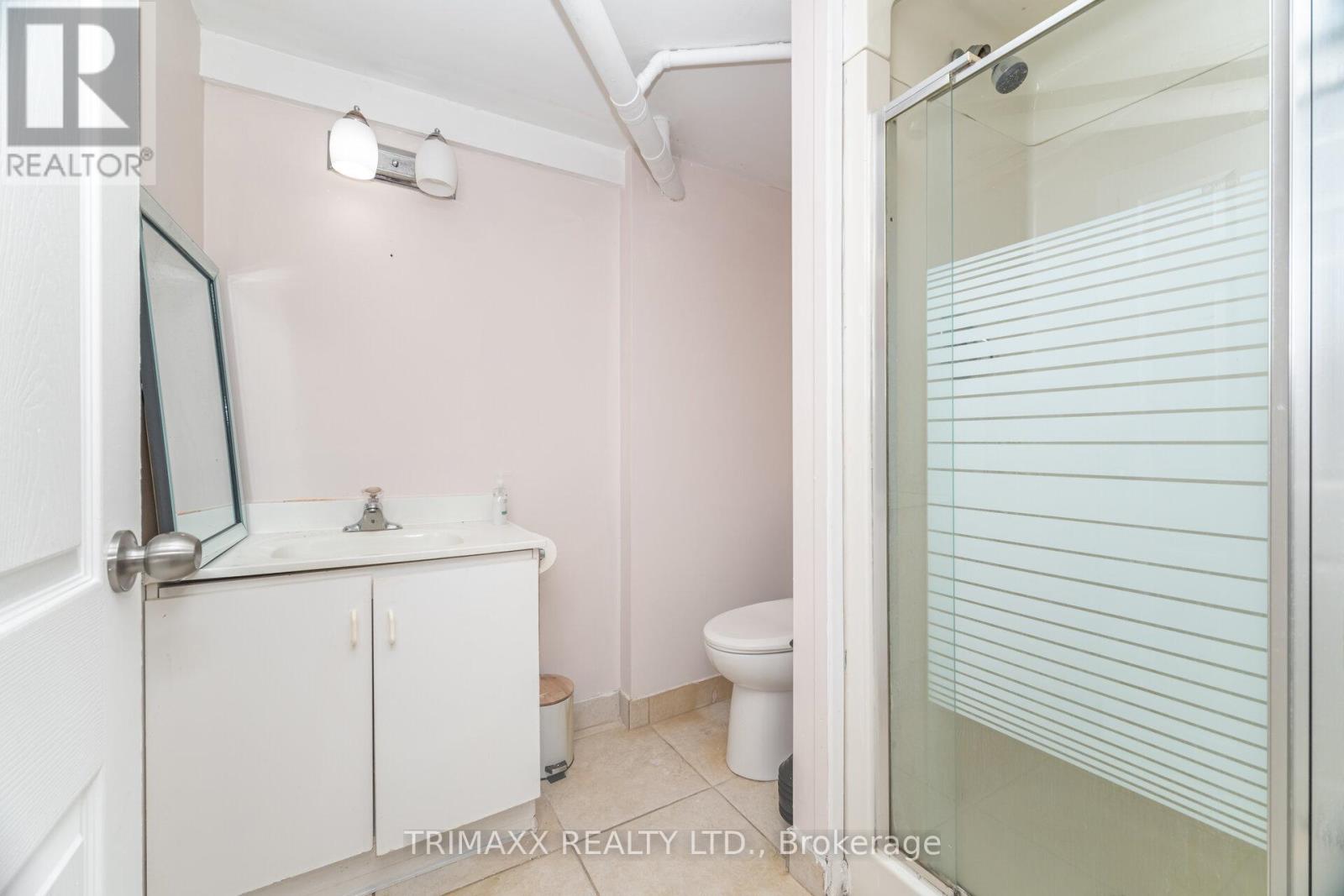 60 Parkdale Drive, Thorold, Ontario  L2V 2N6 - Photo 23 - X12468946