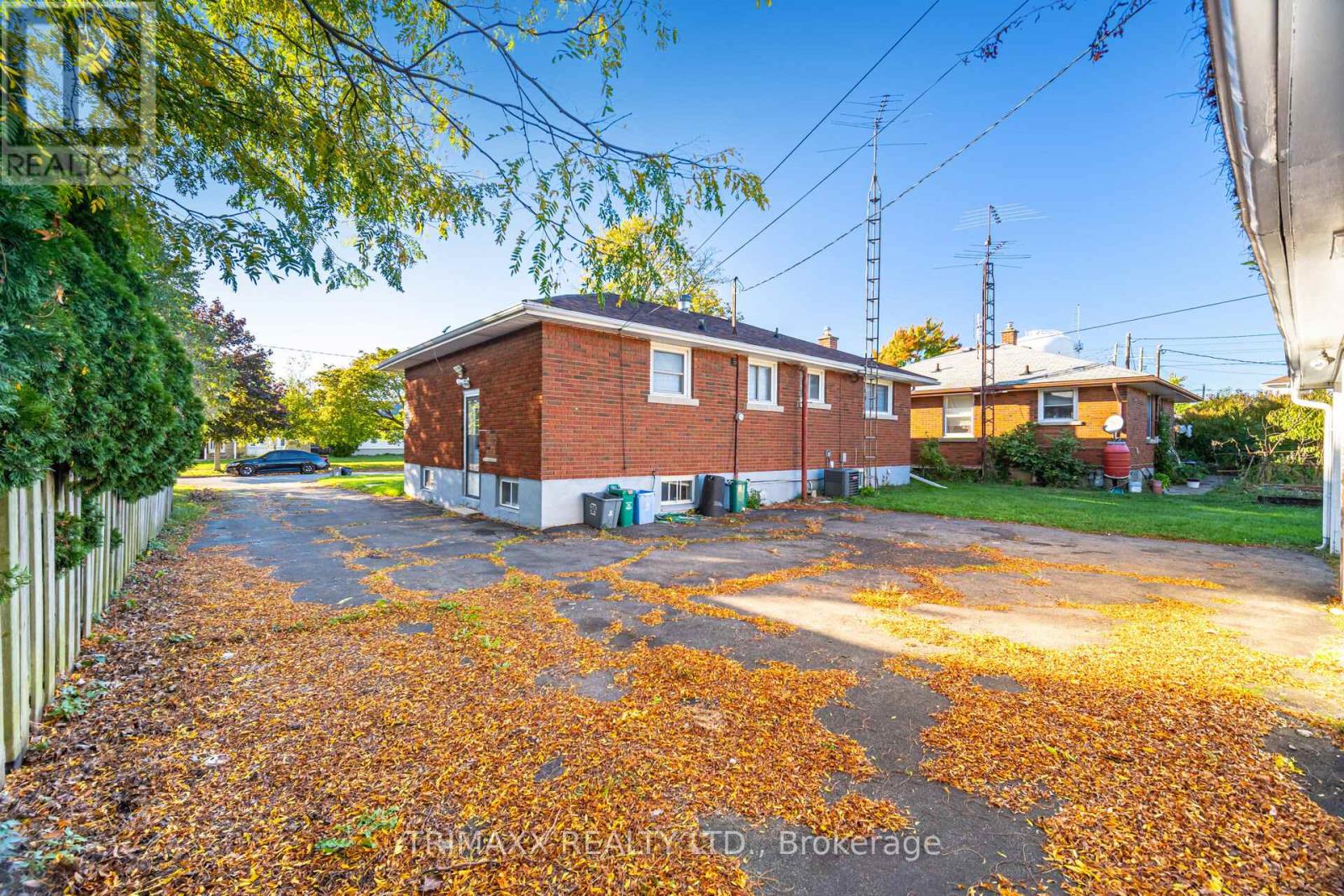 60 Parkdale Drive, Thorold, Ontario  L2V 2N6 - Photo 27 - X12468946