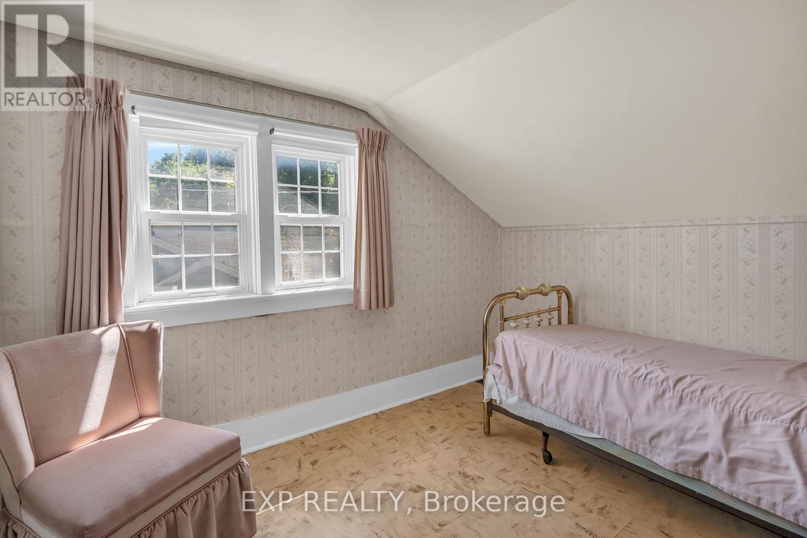 39 River Street, Georgina, Ontario  L0E 1R0 - Photo 12 - N12469573