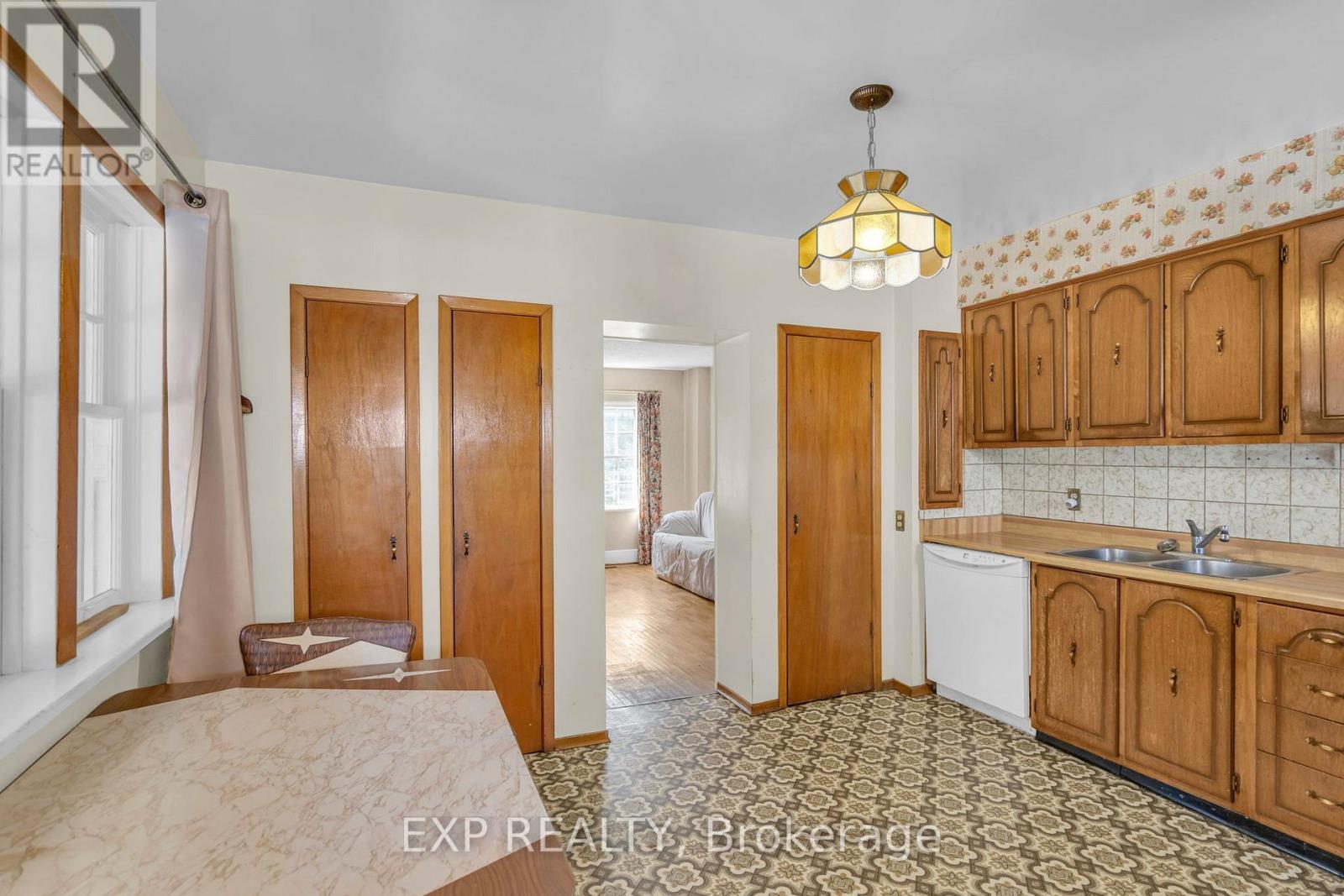 39 River Street, Georgina, Ontario  L0E 1R0 - Photo 9 - N12469573