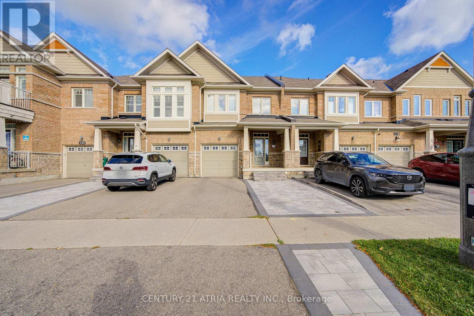 119 Windrow Street, Richmond Hill, Ontario  L4E 0Y2 - Photo 2 - N12469599