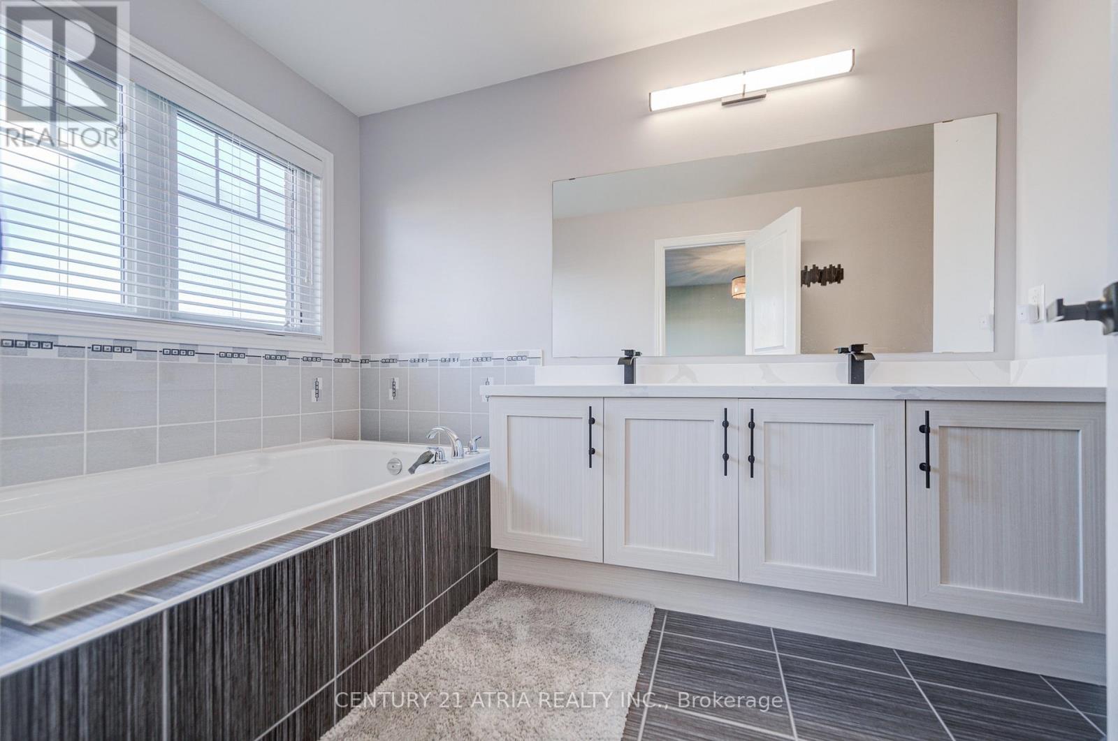 119 Windrow Street, Richmond Hill, Ontario  L4E 0Y2 - Photo 36 - N12469599
