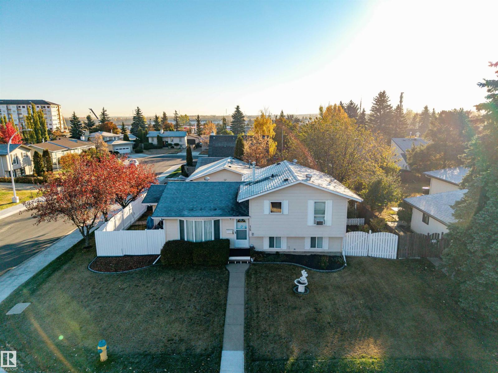 15 William Hustler Cr Nw Nw, Edmonton, Alberta  T5A 4C1 - Photo 3 - E4462625