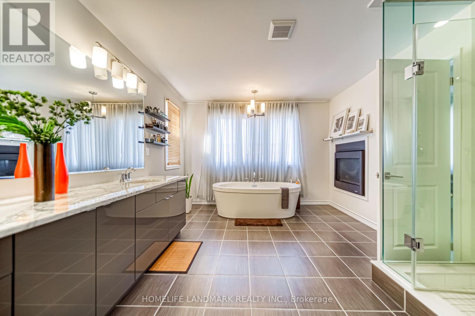 294 Valermo Drive, Toronto, Ontario  M8W 0B6 - Photo 18 - W12469568