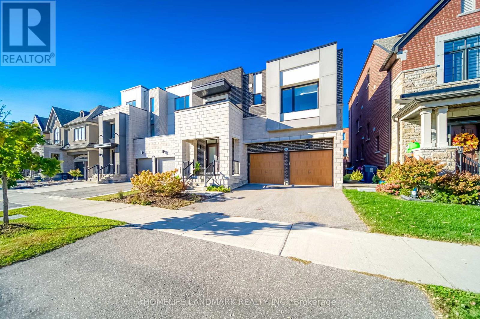 294 Valermo Drive, Toronto, Ontario  M8W 0B6 - Photo 2 - W12469568