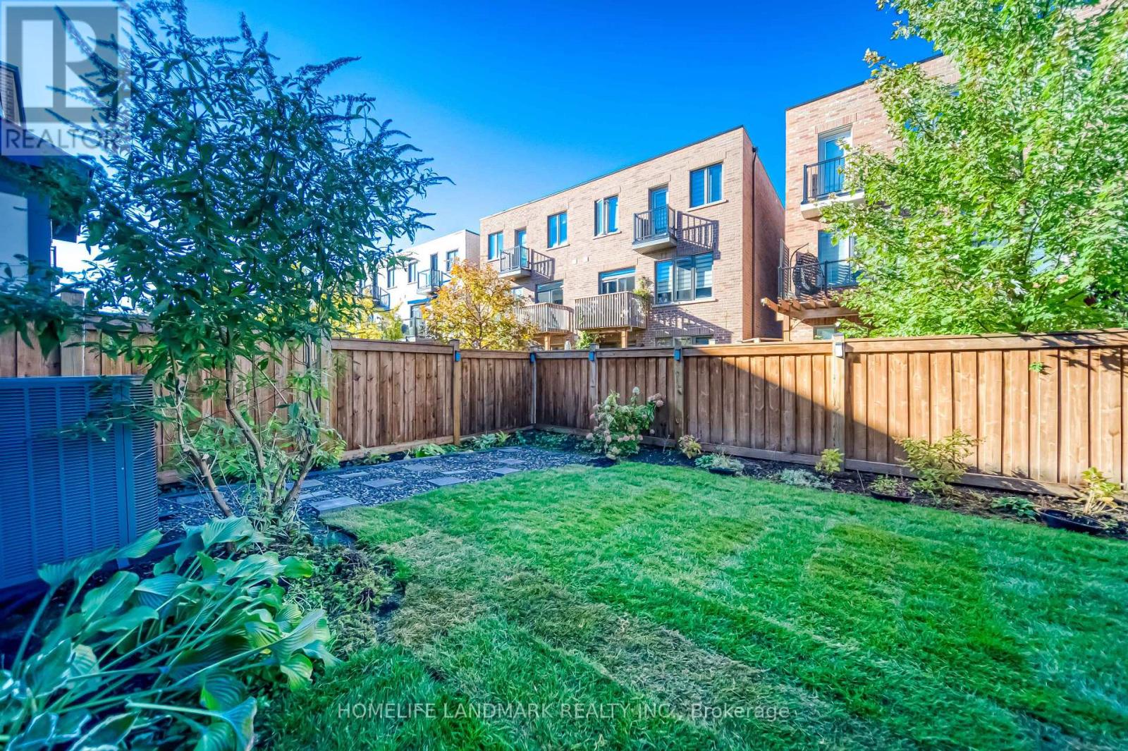 294 Valermo Drive, Toronto, Ontario  M8W 0B6 - Photo 38 - W12469568