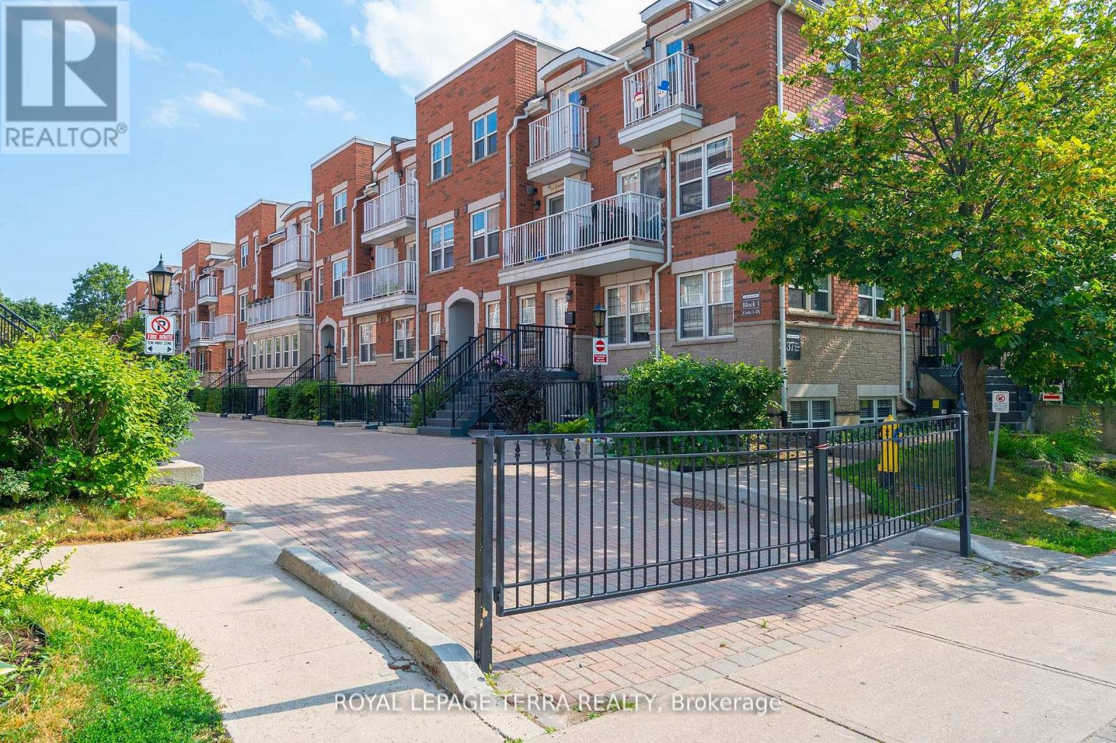 24 - 37 FOUR WINDS DRIVE, Toronto, Ontario