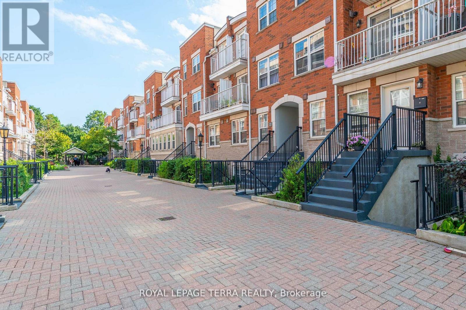 24 - 37 Four Winds Drive, Toronto, Ontario  M3J 1K7 - Photo 2 - W12469578