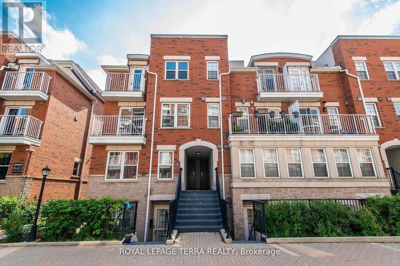 24 - 37 Four Winds Drive, Toronto, Ontario  M3J 1K7 - Photo 4 - W12469578