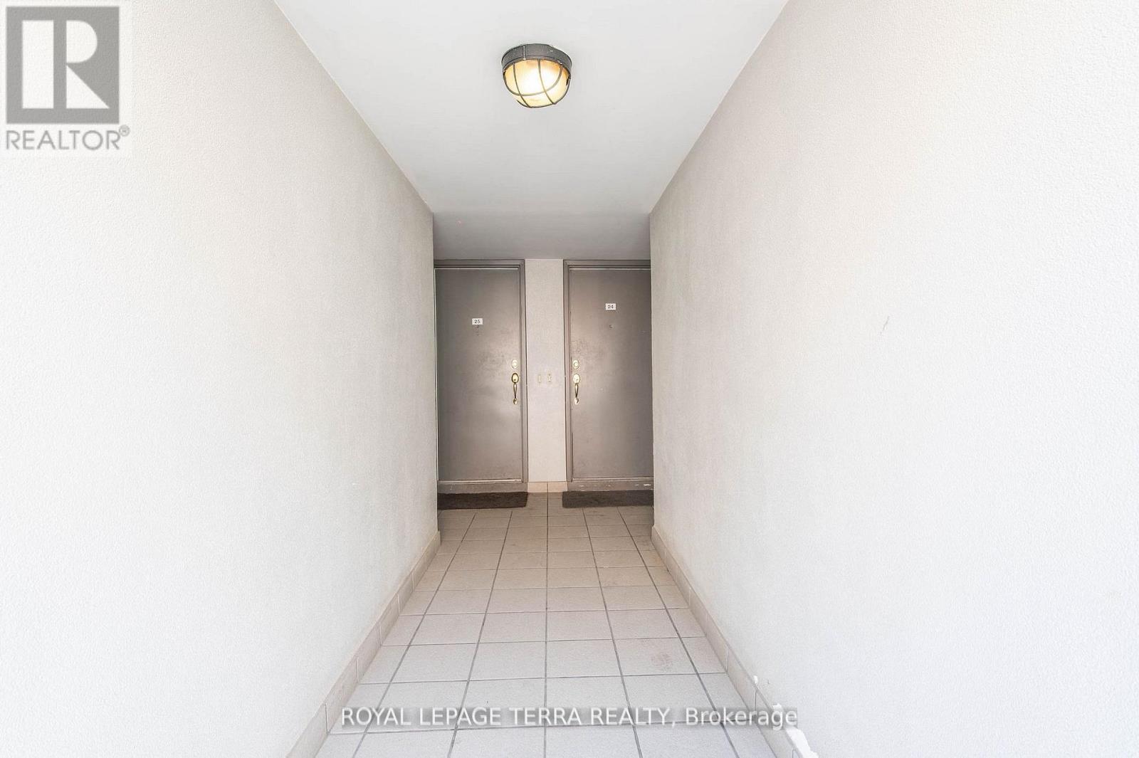 24 - 37 Four Winds Drive, Toronto, Ontario  M3J 1K7 - Photo 6 - W12469578