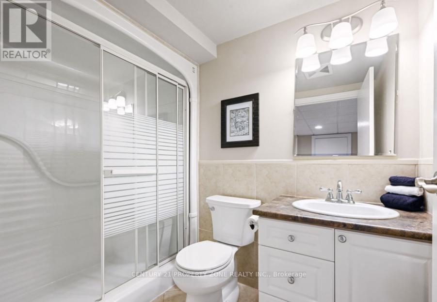 1534 Hollywell Avenue, Mississauga, Ontario  L5N 4P5 - Photo 2 - W12469584