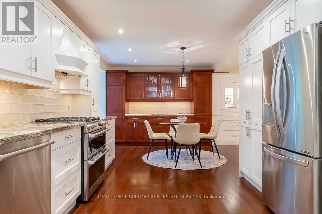 1318 Hillview Crescent, Oakville, Ontario  L6H 2C7 - Photo 12 - W12469602