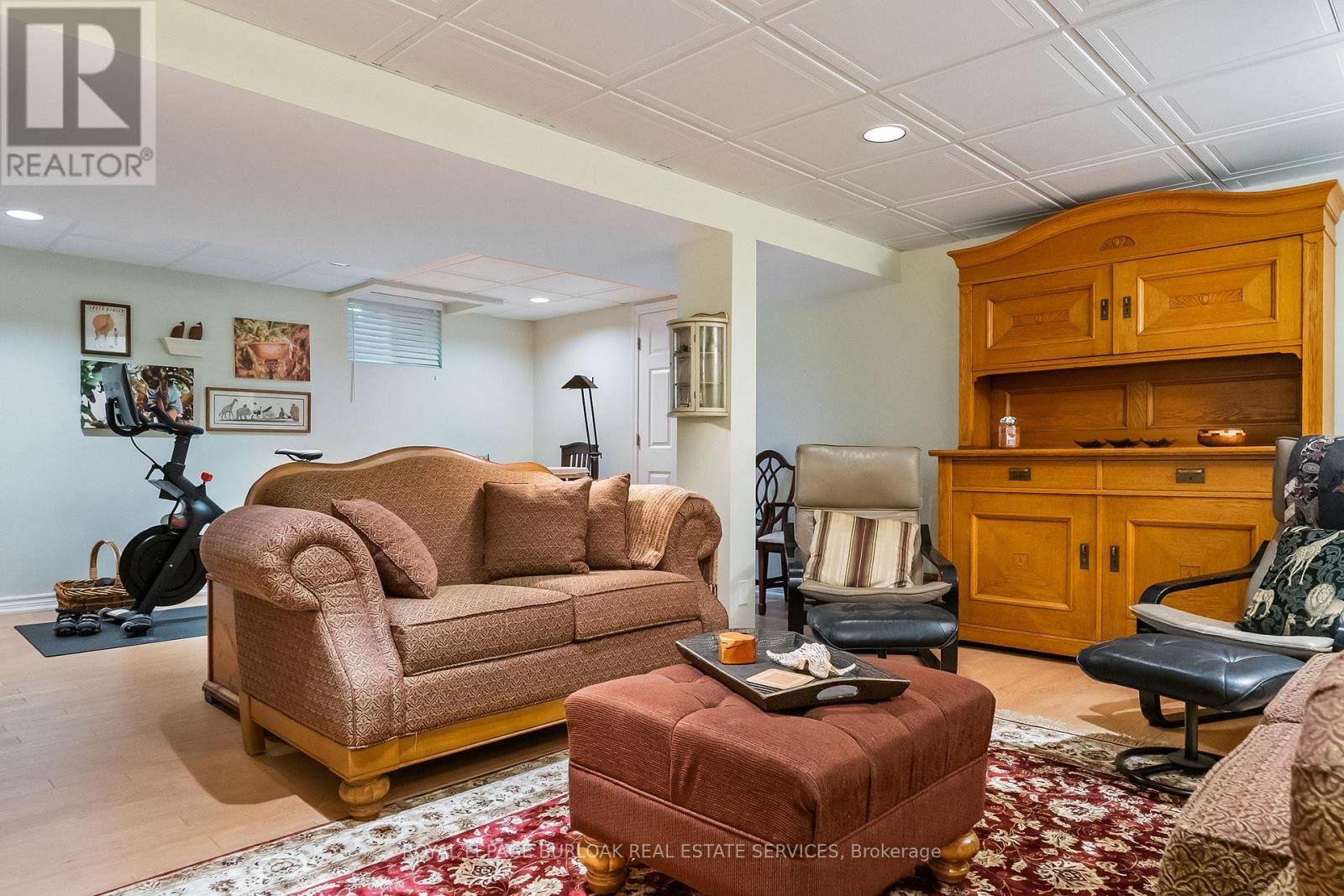 1318 Hillview Crescent, Oakville, Ontario  L6H 2C7 - Photo 34 - W12469602
