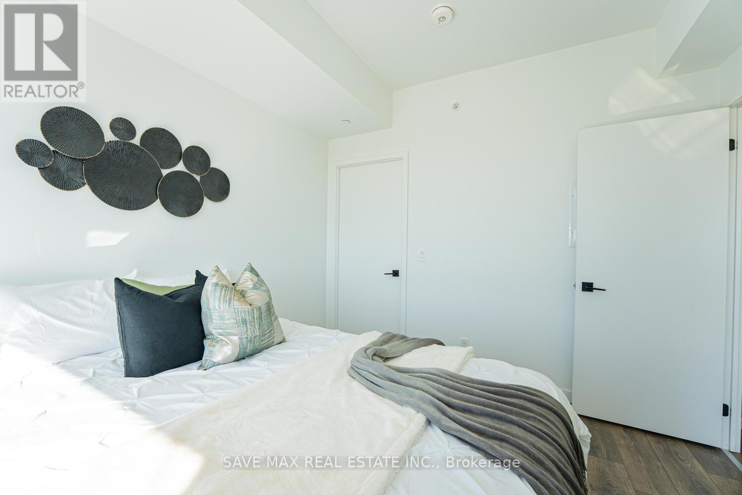 1310 - 2481 Taunton Road, Oakville, Ontario  L6H 3R7 - Photo 16 - W12469606