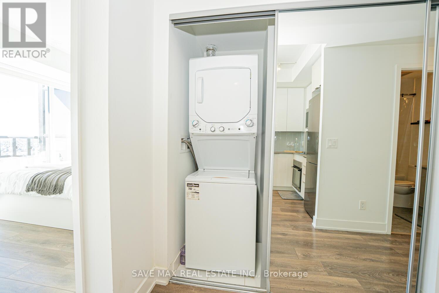 1310 - 2481 Taunton Road, Oakville, Ontario  L6H 3R7 - Photo 18 - W12469606