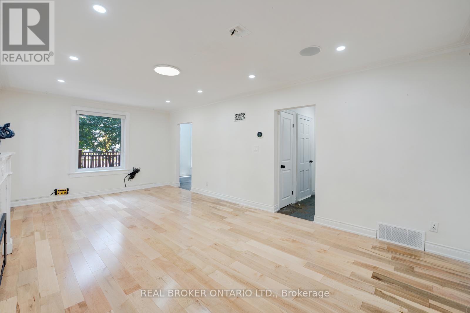 Main - 256 The Kingsway Road, Toronto, Ontario  M9A 3T5 - Photo 12 - W12469610