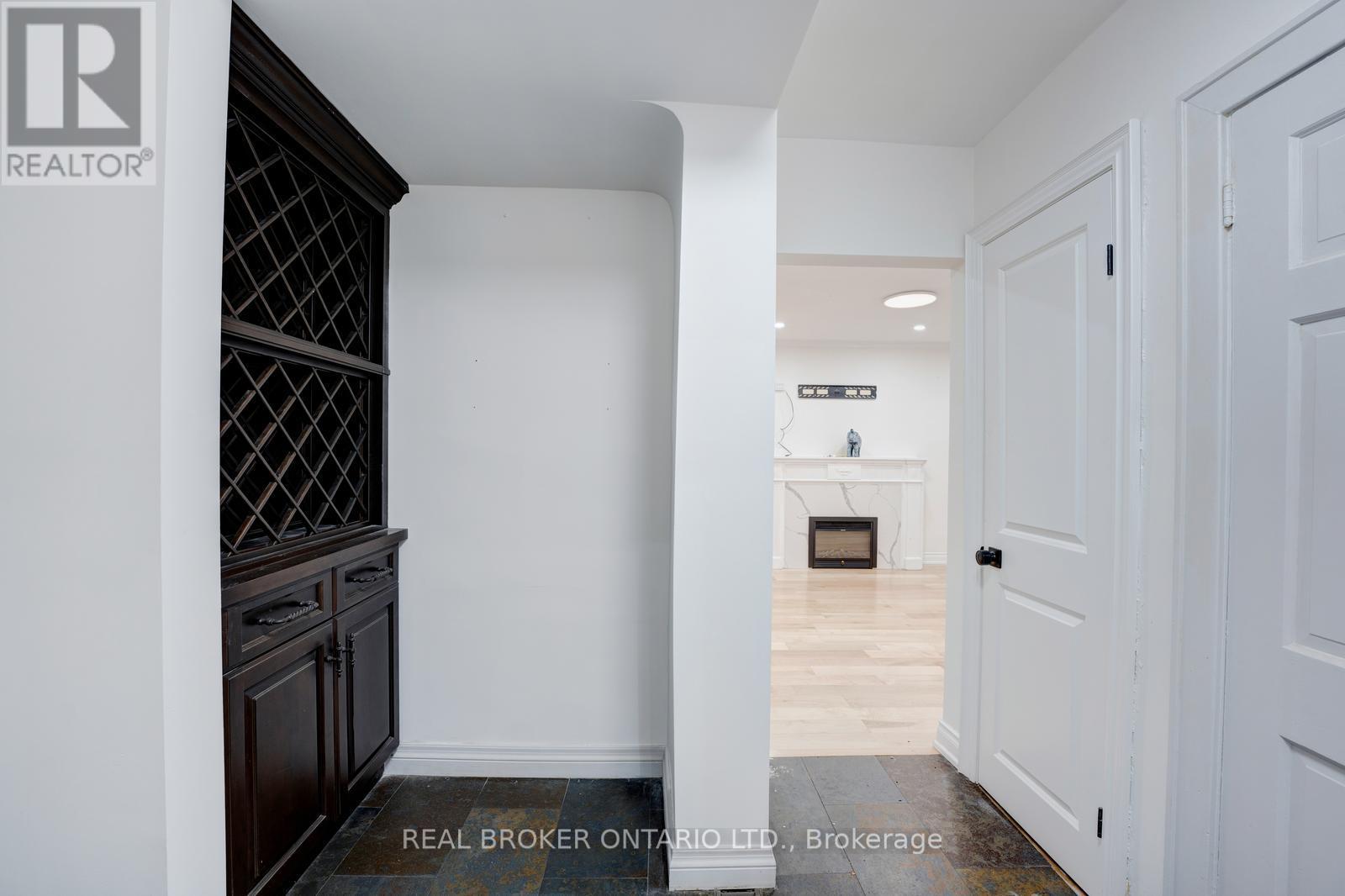 Main - 256 The Kingsway Road, Toronto, Ontario  M9A 3T5 - Photo 13 - W12469610