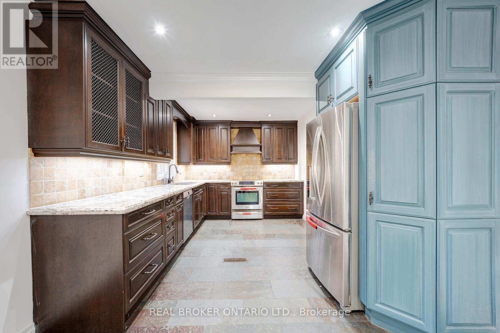 Main - 256 The Kingsway Road, Toronto, Ontario  M9A 3T5 - Photo 18 - W12469610