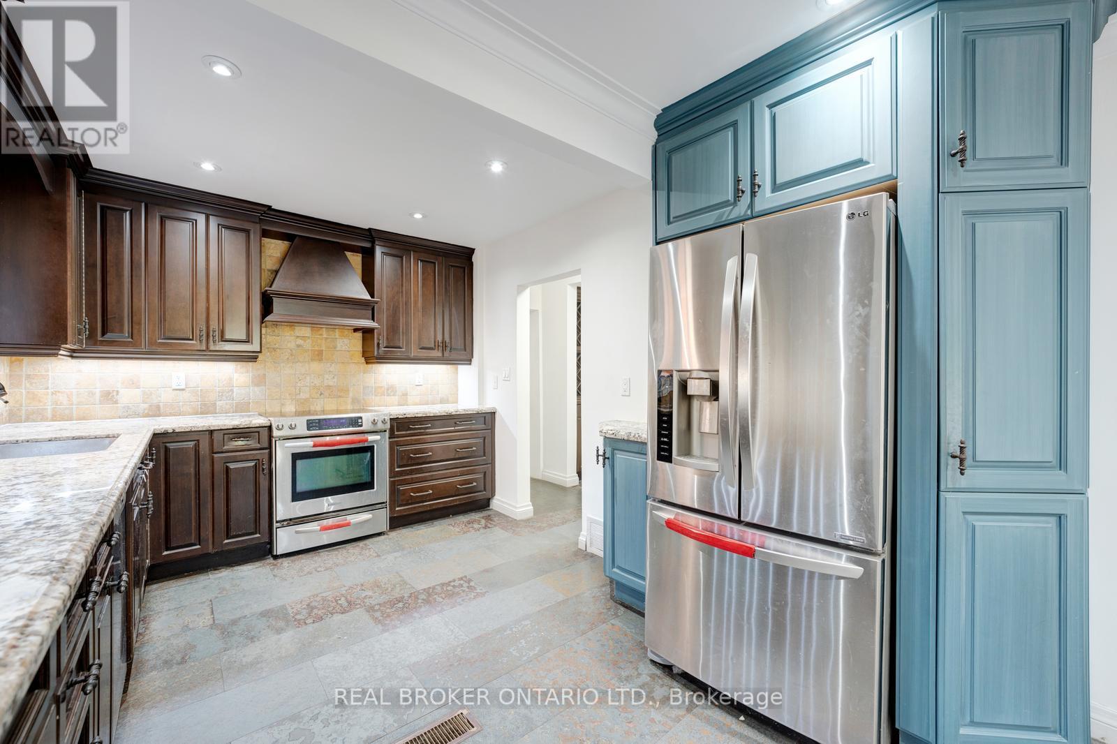 Main - 256 The Kingsway Road, Toronto, Ontario  M9A 3T5 - Photo 19 - W12469610